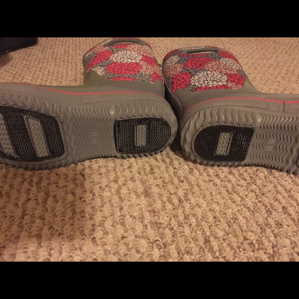 Boots - Picture 3 of 4